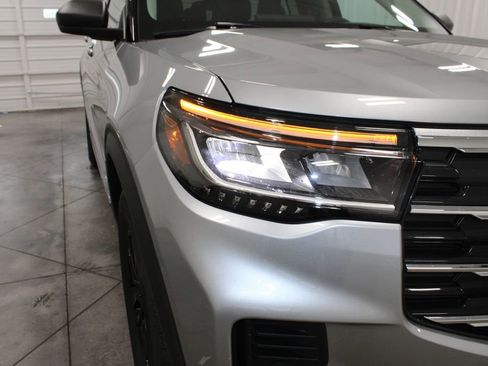 Used 2025 Ford Explorer Active image 12