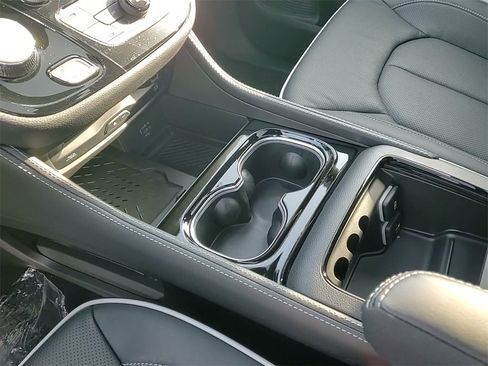 New 2026 Chrysler Pacifica Limited w/ Uconnect Theater Family Group image 29