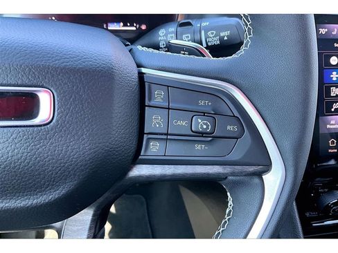 Certified 2024 Jeep Grand Cherokee Limited w/ Black Appearance Package image 25