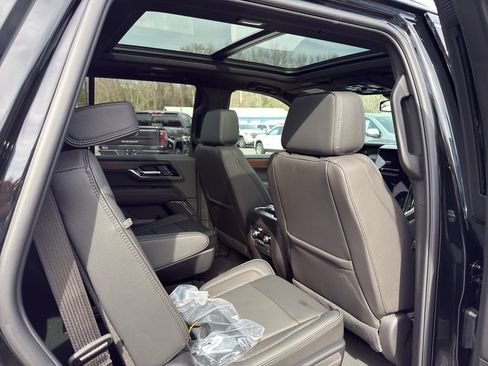 New 2026 GMC Yukon Denali w/ Sun & Power Step Package image 13