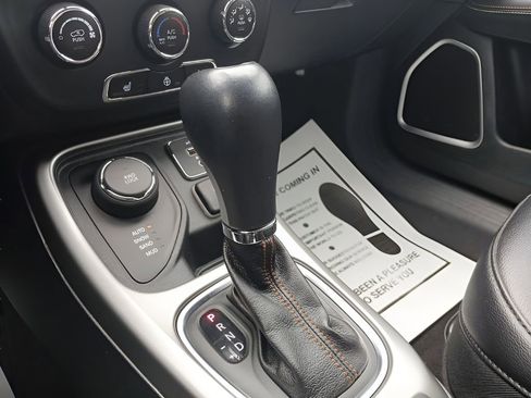 Used 2018 Jeep Compass Latitude w/ Cold Weather Group AWD/4WD image 11