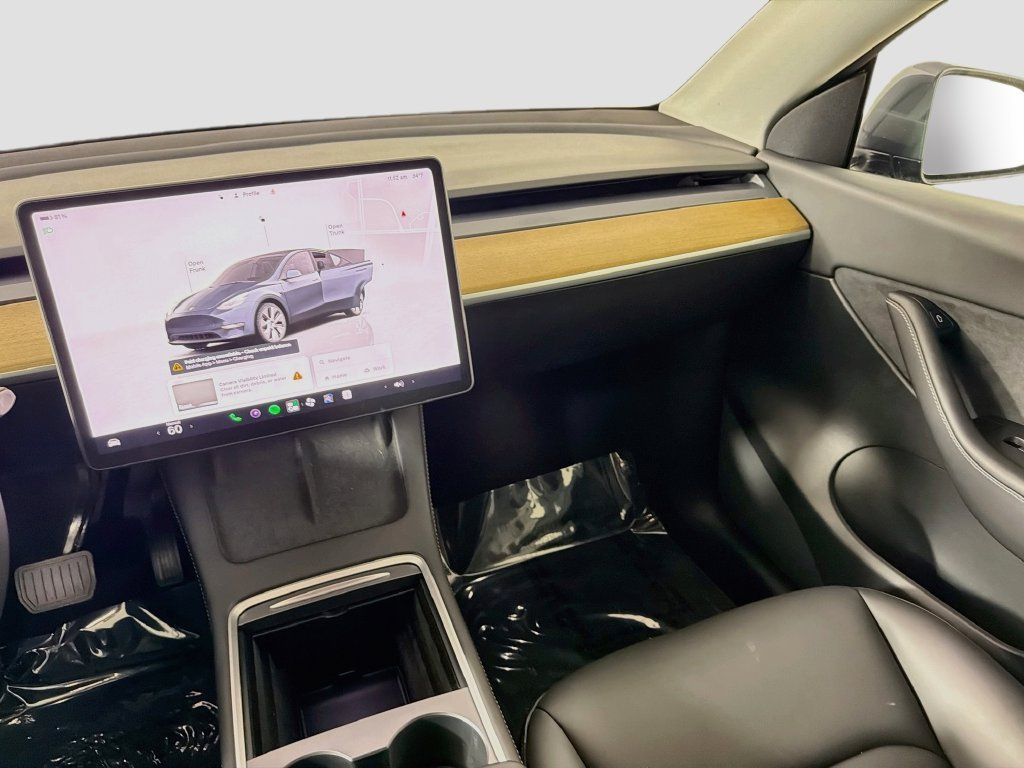 Used 2022 Tesla Model Y Long Range AWD/4WD image 25
