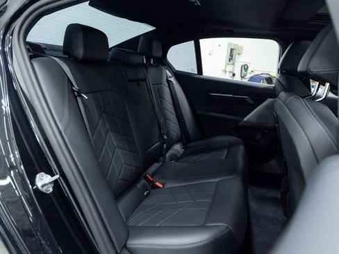 Certified 2025 BMW 530i image 24