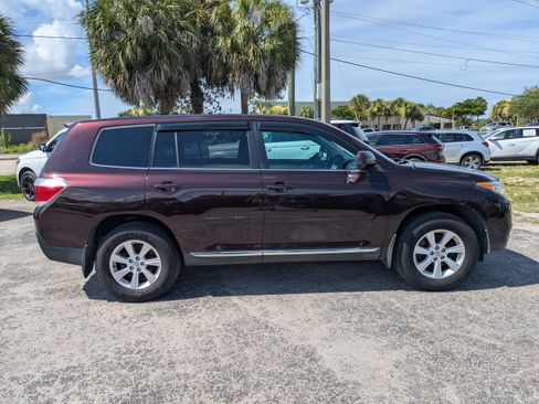 Used 2012 Toyota Highlander FWD w/ Cold Weather Pkg image 3