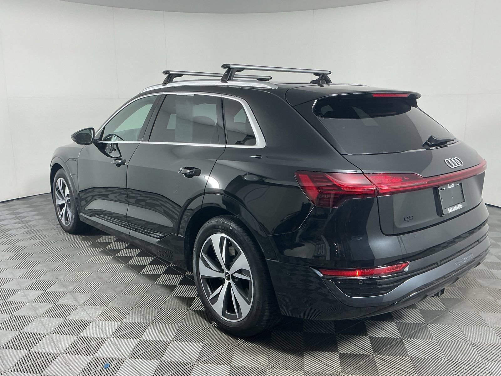 Used 2024 Audi Q8 e-tron Premium Plus w/ Premium Plus Package AWD/4WD image 6