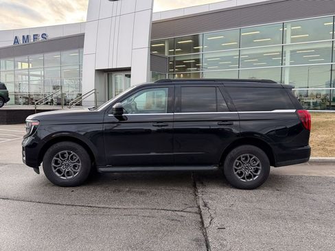 Used 2025 Ford Expedition Active image 3