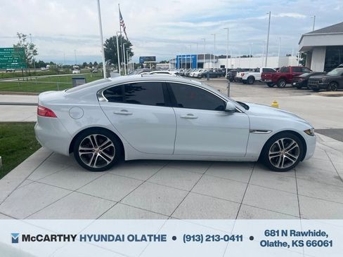 Used 2017 Jaguar XE Premium RWD image 10