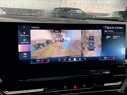 Used 2024 BMW 530i w/ Premium Package image 23