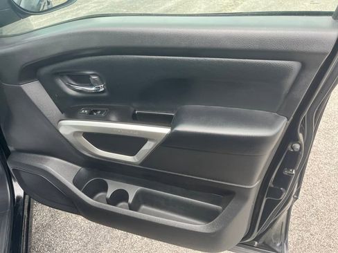 Used 2023 Nissan Titan SV image 27