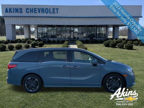 Used 2023 Honda Odyssey Elite image 2