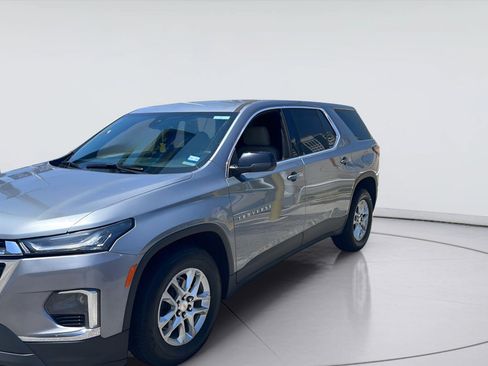 Used 2023 Chevrolet Traverse LS FWD image 1