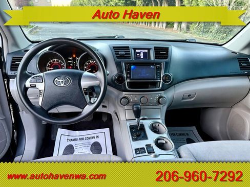 Used 2013 Toyota Highlander 4WD w/ Cold Weather Pkg image 9