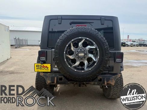 Used 2018 Jeep Wrangler Unlimited Sahara AWD/4WD image 6