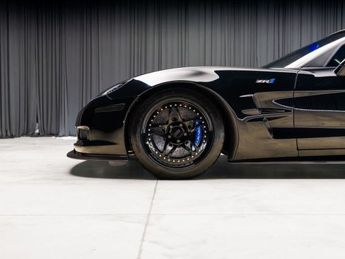 Used 2009 Chevrolet Corvette ZR1 w/ Preferred Equipment Group RWD image 27