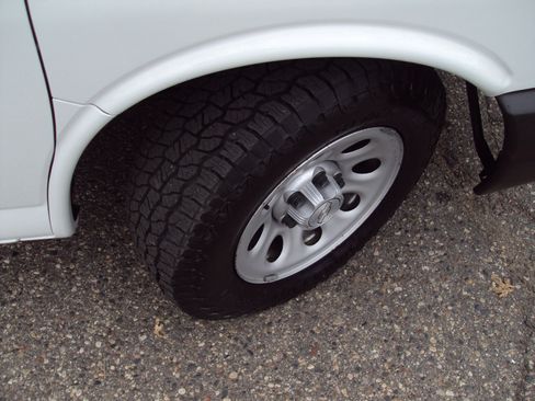 Used 2014 Chevrolet Express 1500 AWD image 31