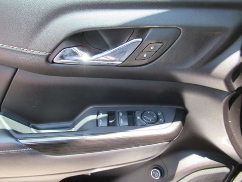 Used 2023 GMC Acadia SLT FWD image 22