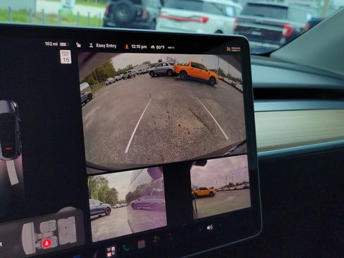 Used 2022 Tesla Model Y Performance AWD/4WD image 9