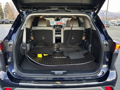 Used 2023 Toyota Highlander Platinum image 24