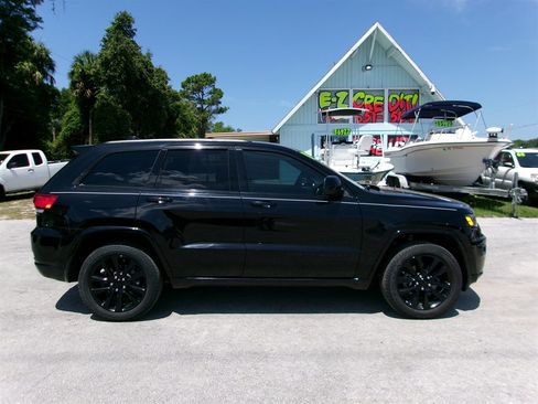 Used 2018 Jeep Grand Cherokee Altitude RWD image 6