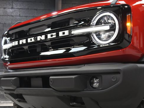 Used 2024 Ford Bronco Outer Banks AWD/4WD image 6