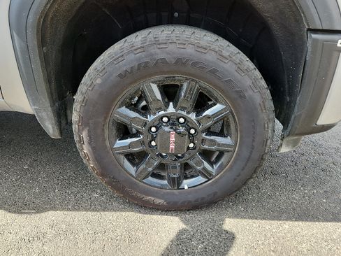Used 2025 GMC Sierra 2500 AT4 AWD/4WD image 9