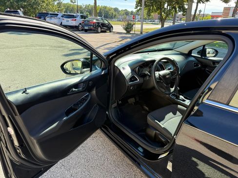 Used 2016 Chevrolet Cruze LT FWD image 9