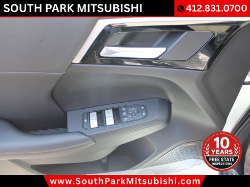 New 2025 Mitsubishi Outlander SE image 13