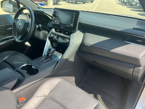 Used 2022 Toyota Venza image 15