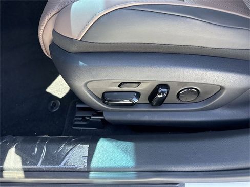 Used 2025 Lexus ES 300h w/ Luxury Package image 12