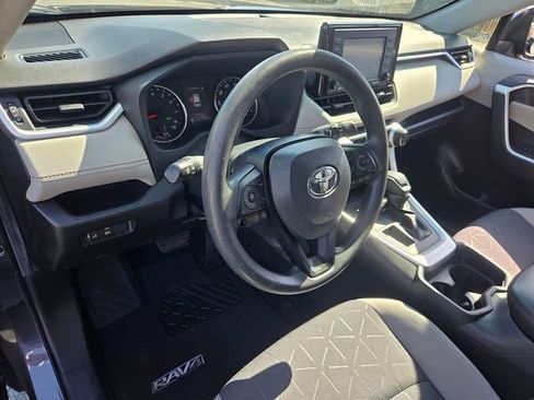Used 2020 Toyota RAV4 XLE w/ Carpet Mat Package FWD image 8