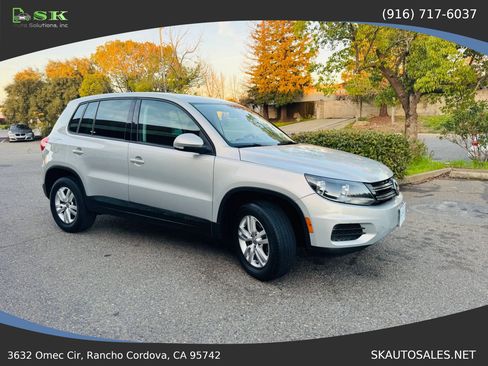 Used 2013 Volkswagen Tiguan S image 4