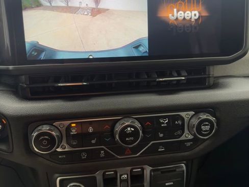 Used 2024 Jeep Gladiator Sport image 20