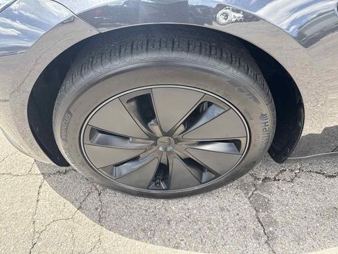 Used 2025 Tesla Model 3 Long Range AWD/4WD image 9