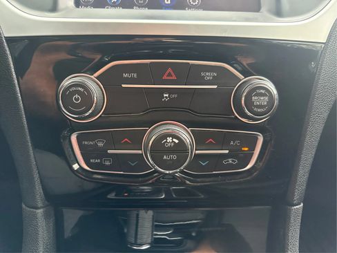 Used 2023 Chrysler 300 Touring w/ Sport Appearance Package RWD image 31