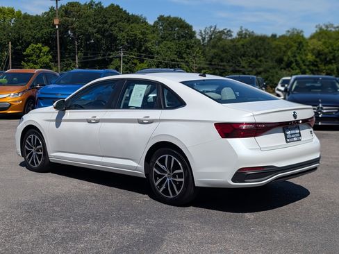 Used 2025 Volkswagen Jetta SE w/ Sunroof Package FWD image 7