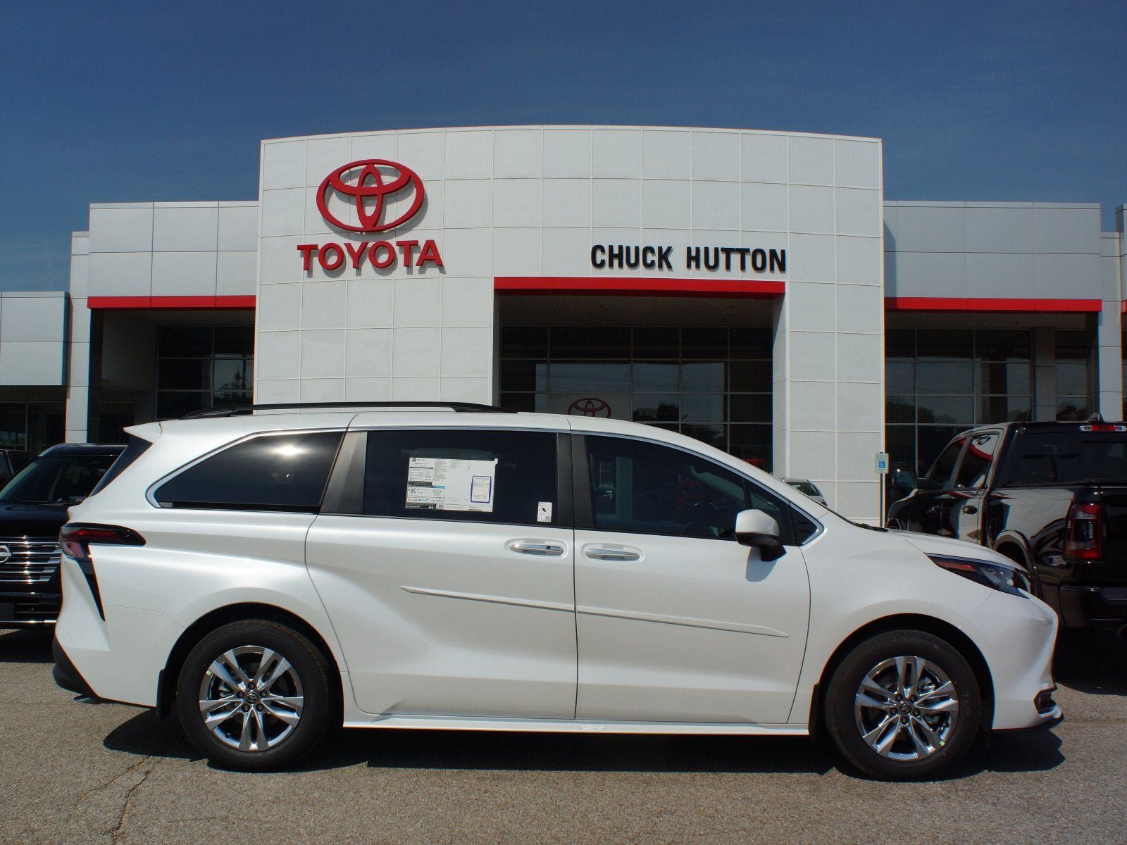 Certified 2026 Toyota Sienna XLE AWD/4WD image 25