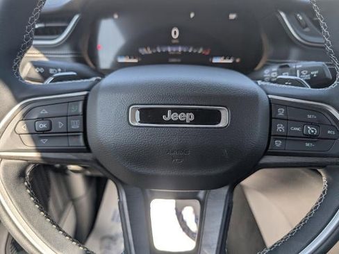 Used 2023 Jeep Grand Cherokee Limited AWD/4WD image 13