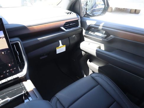 New 2026 GMC Yukon Denali w/ Denali Reserve Package AWD/4WD image 23