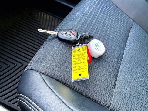 Used 2014 Toyota Camry SE image 13