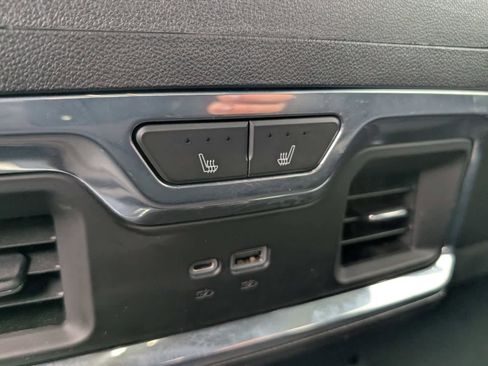 Certified 2022 GMC Sierra 1500 SLT w/ SLT Convenience Package image 14