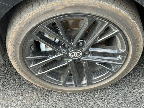 Used 2025 Toyota Camry SE image 4