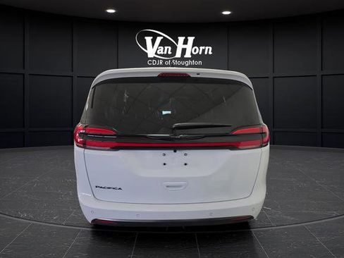 New 2026 Chrysler Pacifica Select image 12