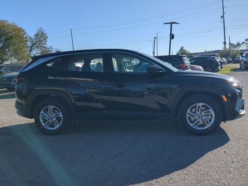 New 2025 Hyundai Tucson SE image 4