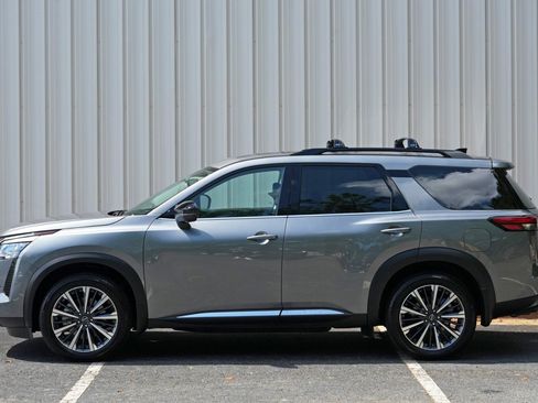 Used 2026 Nissan Pathfinder Platinum FWD image 53