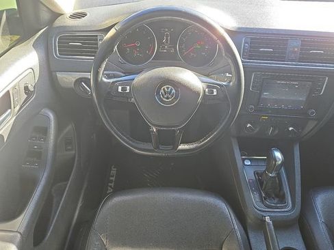 Used 2017 Volkswagen Jetta SE image 14