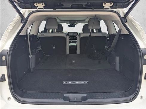 Used 2020 Toyota Highlander Platinum FWD image 6