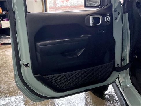 Used 2023 Jeep Wrangler Unlimited w/ Sun & Screen Package AWD/4WD image 9