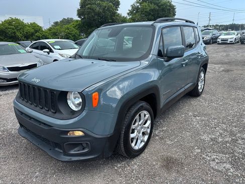 Used 2018 Jeep Renegade Latitude FWD image 3