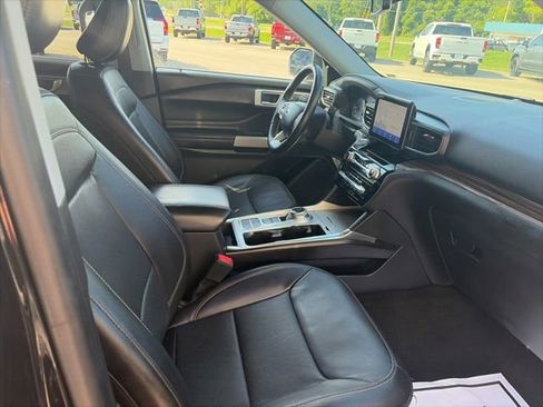 Used 2022 Ford Explorer Limited w/ Equipment Group 301A RWD image 13