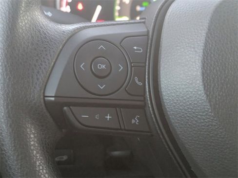 Used 2025 Toyota RAV4 XLE image 31